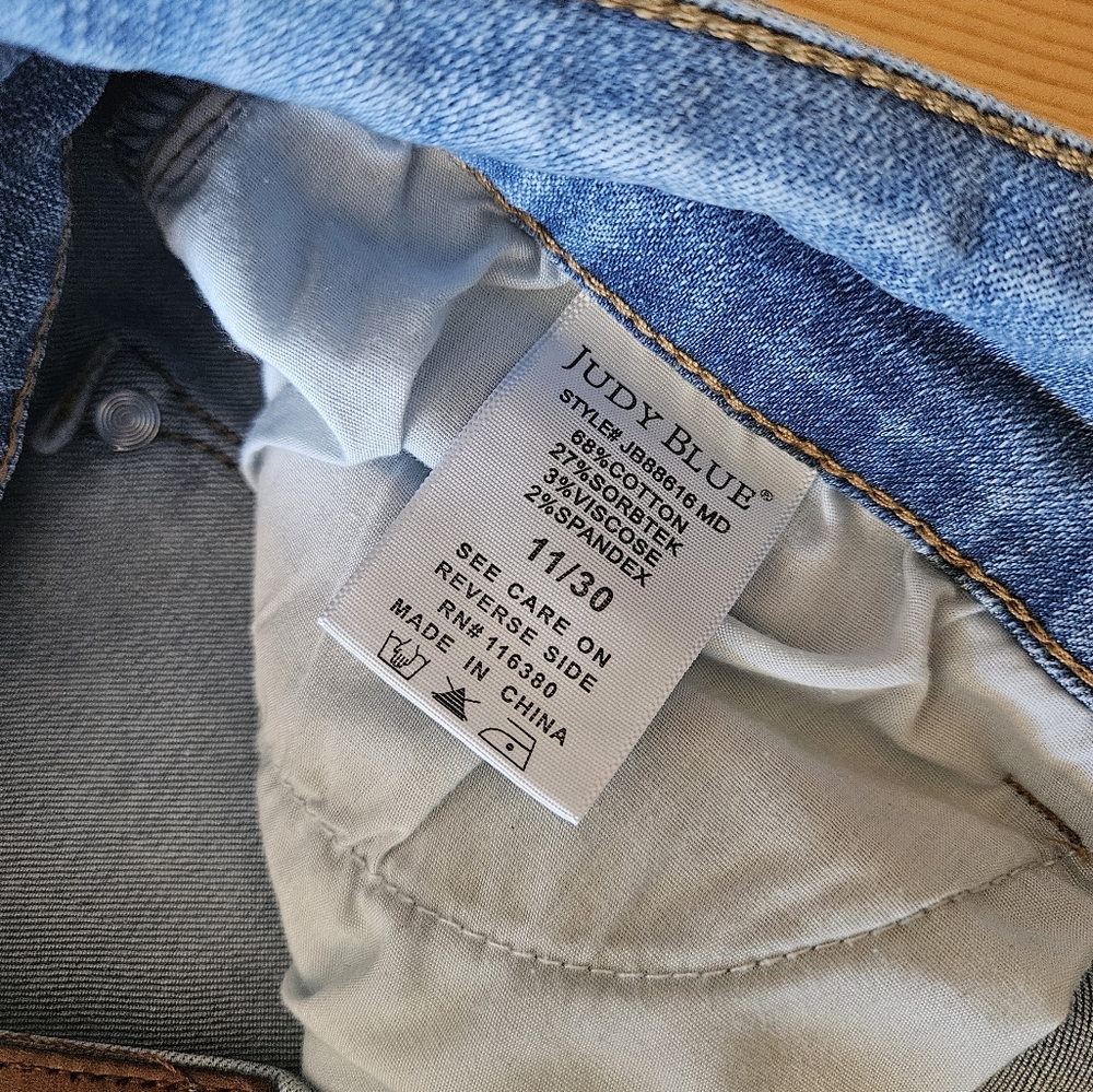 Judy Blue Women's Wide Crop Jeans - Picture 4 of 8